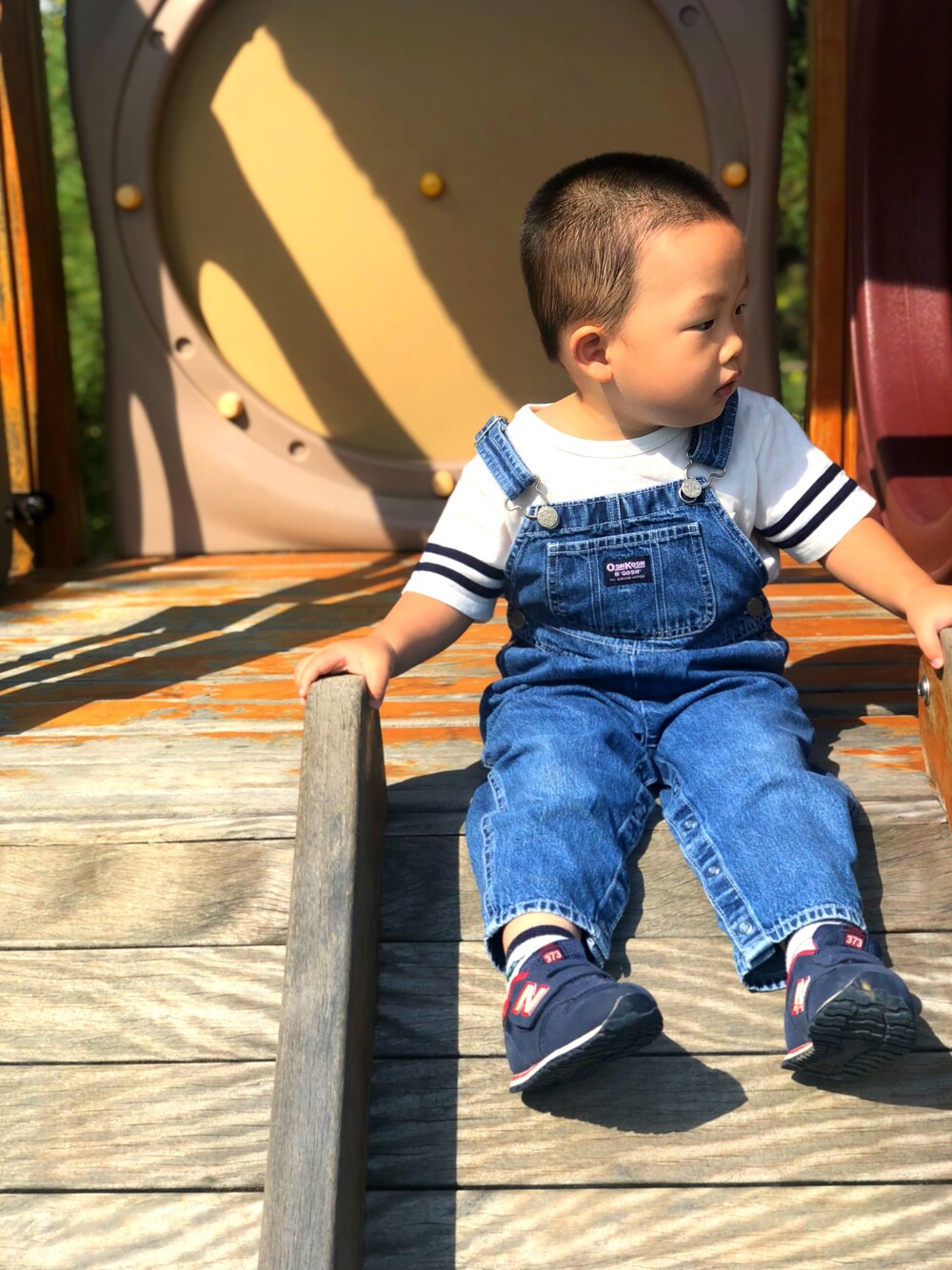 「OSHKOSHのアイテム（デニムパンツ、ブルー系）」を使った、小米也是穗妈さん（キッズ・90cm）の秋コーディネートの1枚目の写真