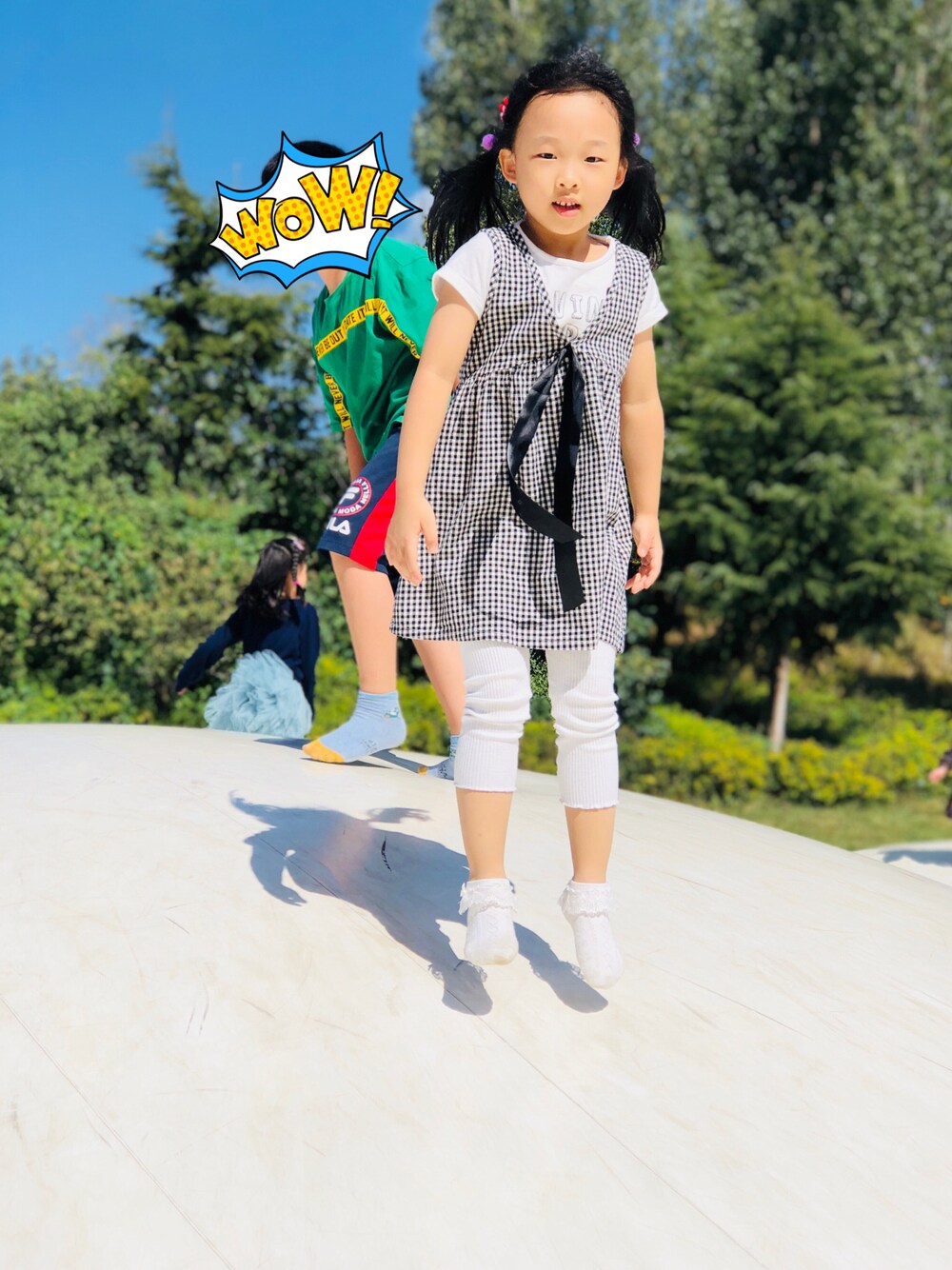 「no brandのアイテム（ワンピース、ブラック系）」を使った、小米也是穗妈さん（キッズ・120cm）の秋コーディネートの1枚目の写真