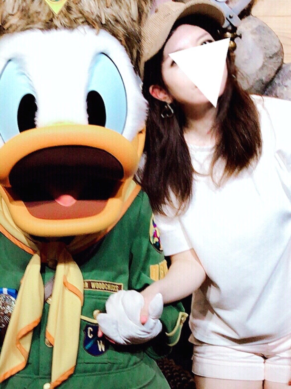 ホワイト系のTシャツ/カットソー、ピンク系のその他パンツを着用したレディースの夏コーディネートの1枚目の写真