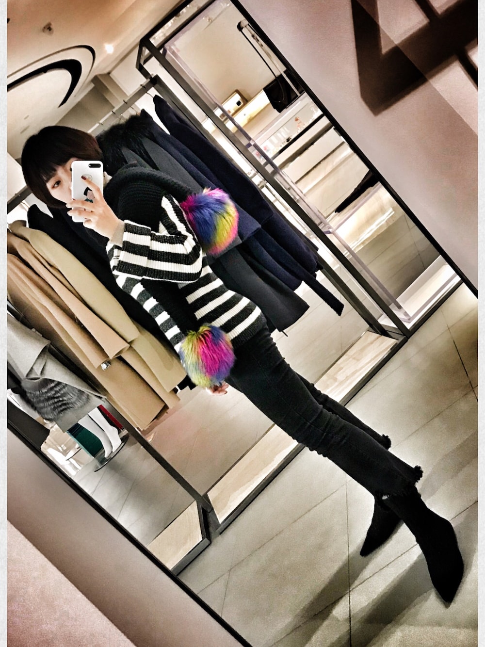 「URBAN RESEARCHのアイテム（マフラー、ブラック系）」を使った、Eilizabethさん（レディース・165cm）の冬コーディネートの1枚目の写真