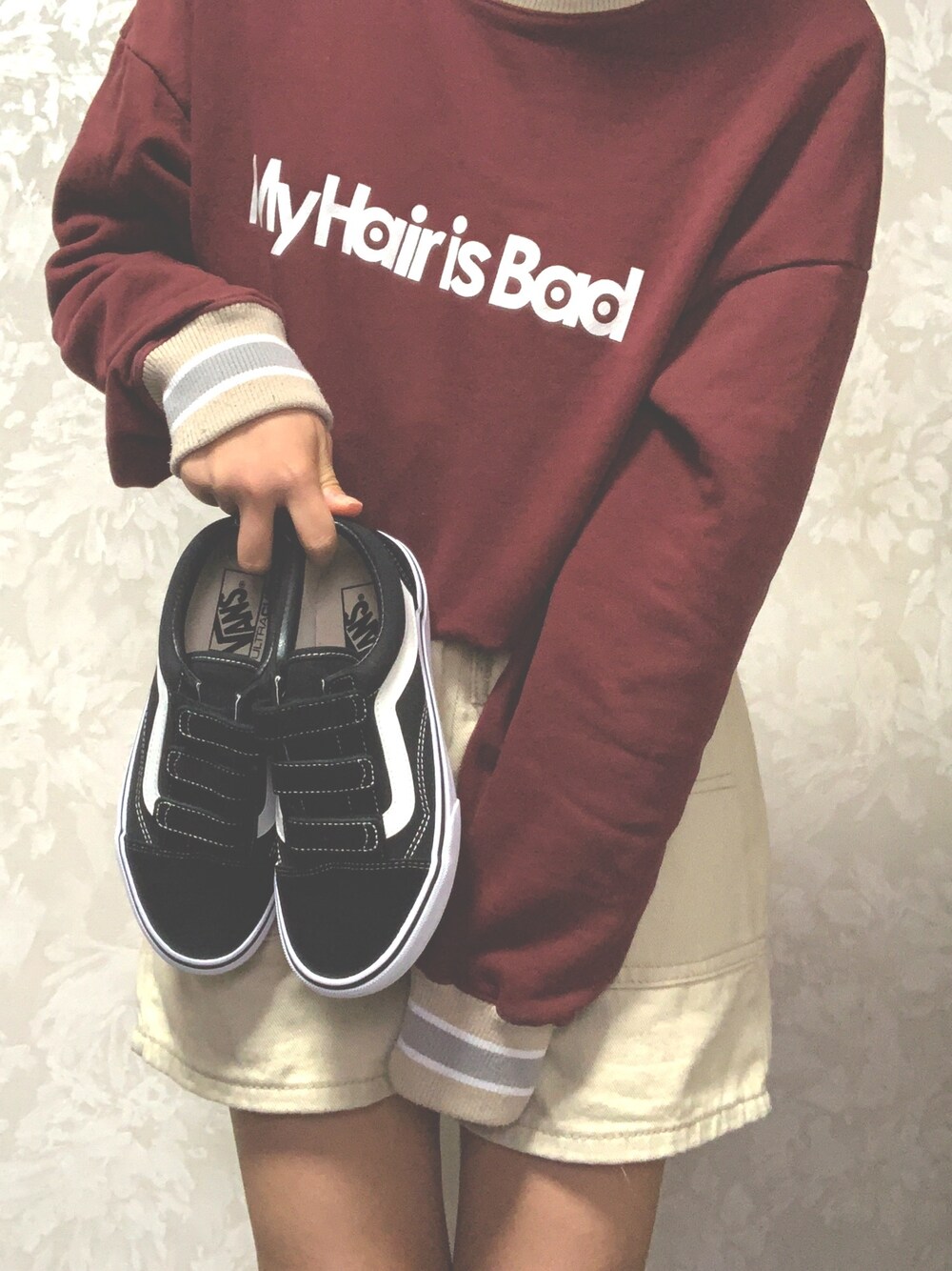 「パンツスタイル、カジュアル、スニーカーコーデ、低身長、バンドT、VANS、ショートヘア」｜「VANSのVANS ヴァンズ OLD SKOOL EZ DX　オールドスクール V36EZ+ BLACK（スニーカー、ブラック系）」を使った、はるぴょんさん（レディース・153cm）の冬コーディネートの1枚目の写真