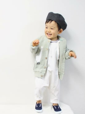 「キャンバスシューズ」｜「アイテム（サロペット/オーバーオール）」を使った、なる☺さん（キッズ・80cm）の春コーディネート