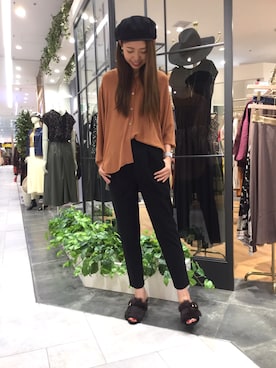 「ファーサンダル」｜「アイテム（パンプス）」を使った、sumikaさん（レディース・170cm）の秋コーディネート