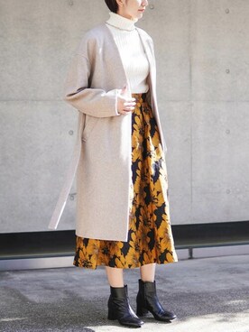 「花柄スカート」｜「アイテム（ノーカラーコート）」を使った、The Virgnia公式さん（レディース・165cm）の冬コーディネート