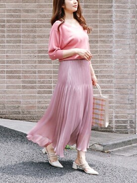 ピンク系のアイテムを使った 同系色コーデ の人気ファッションコーディネート Wear