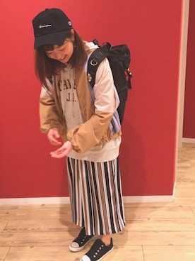 「ロゴパーカー」｜「アイテム（ブルゾン）」を使った、よこまるさん（レディース・159cm）の春コーディネート