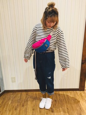 「DRESKIP（ドレスキップ）のメッシュポケット付きボディバッグ（ボディバッグ/ウエストポーチ、ブルー系）」を使った、よこまるさん（レディース・159cm）の春コーディネート