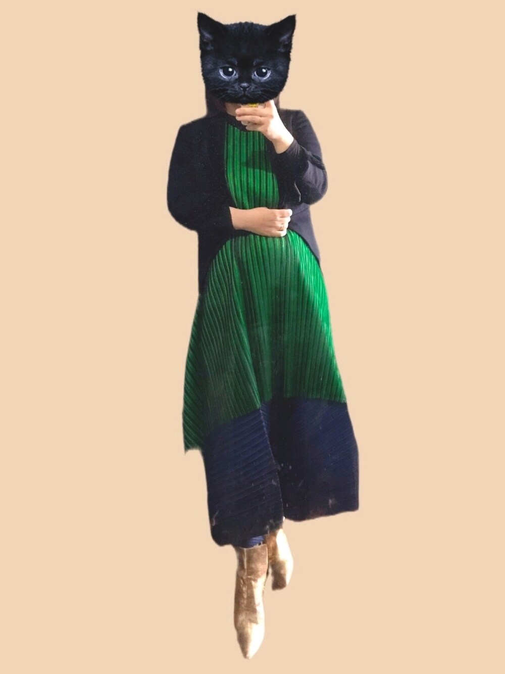 「オトナカジュアル、オトナ女子、プリーツ、ママコーデ、ママファッション、ブーツ、ブーティ、おしゃれさんと繋がりたい」｜「PLEATS PLEASEのアイテム（ワンピース、グリーン系）」を使った、ladybugさん（レディース・170cm）の冬コーディネートの1枚目の写真