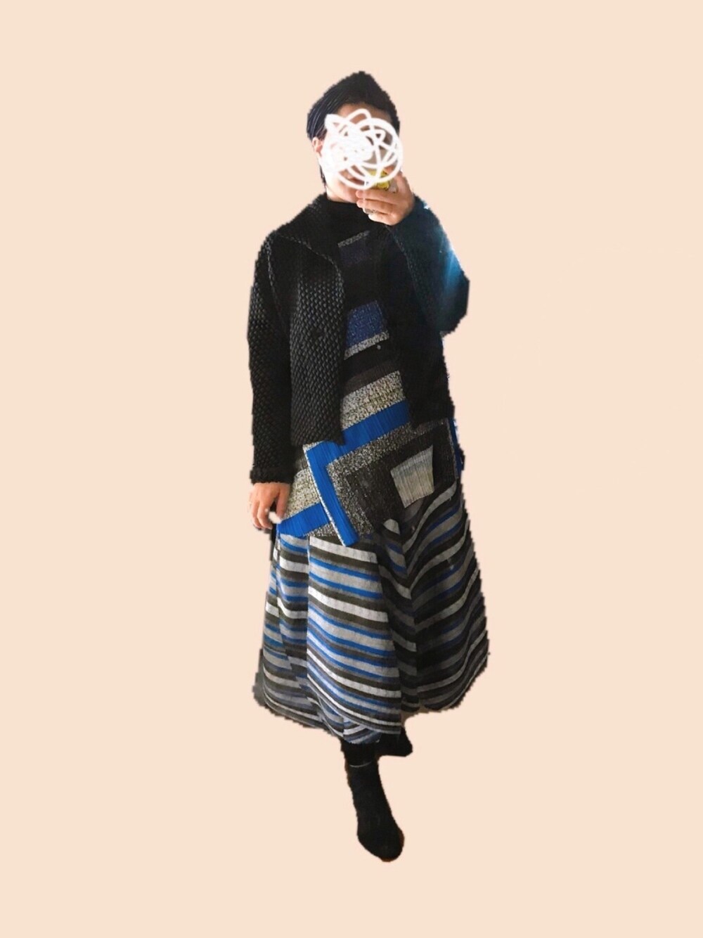「おしゃれさんと繋がりたい、セットアップ、ワントーンコーデ、ワイドパンツ、ママコーデ、ママファッション、プリーツ、ブルー、ootd」｜「PLEATS PLEASEのアイテム（トップス、ブルー系）」を使った、ladybugさん（レディース・170cm）の冬コーディネートの1枚目の写真