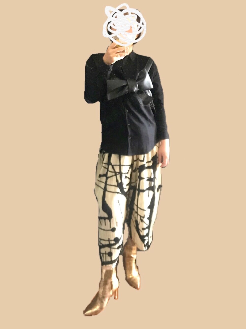 「大人カジュアル、ootd、キレイめ、大人ガーリー、モノトーンコーデ、ブーティ、ママコーデ、ママファッション」｜「noir kei ninomiyaのアイテム（ファッション雑貨、ブラック系）」を使った、ladybugさん（レディース・170cm）の春コーディネートの1枚目の写真