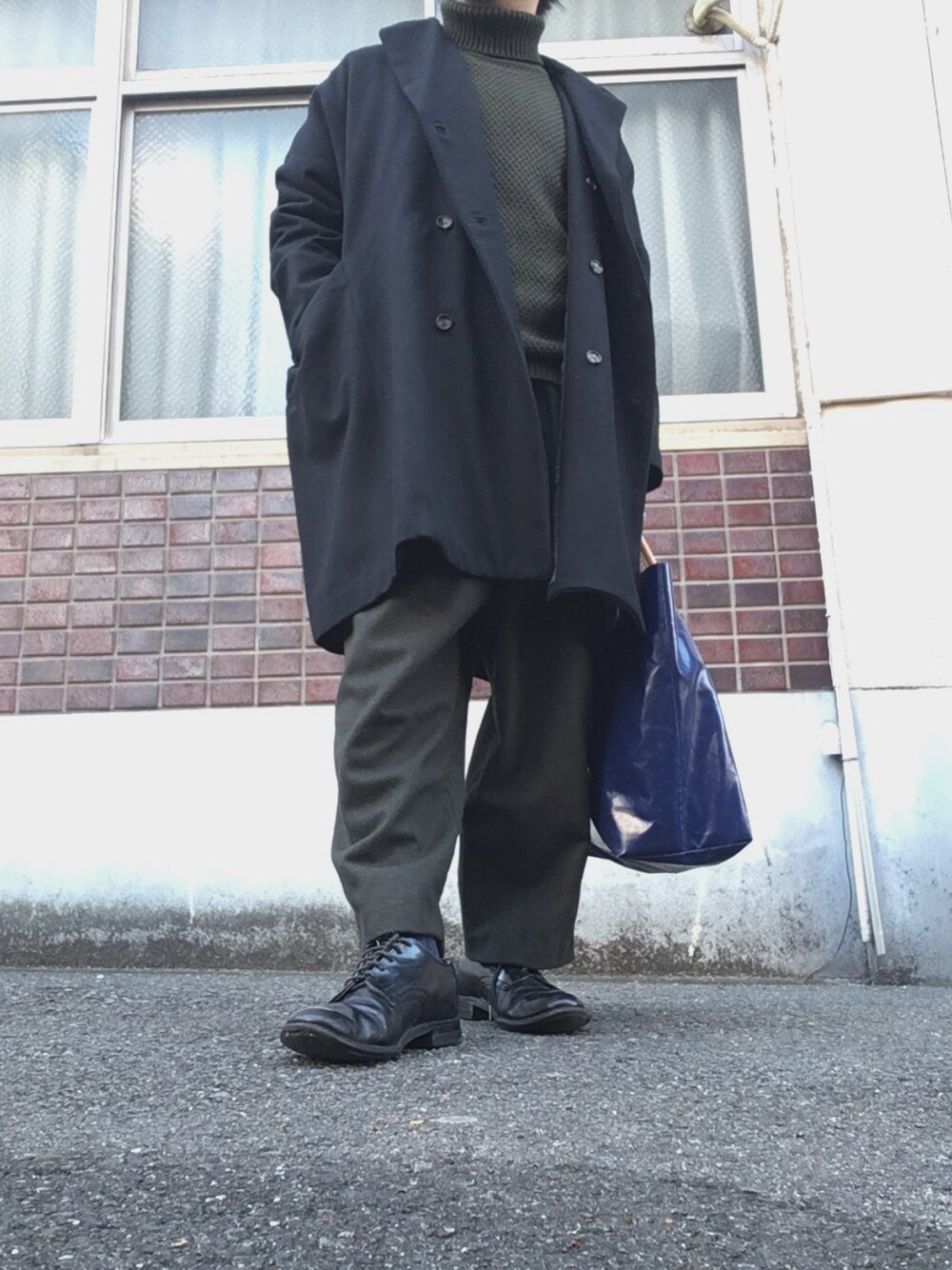 「誕生日」｜「BASISBROEKのアイテム（ピーコート、ブラック系）」を使った、MINOさん（メンズ・165cm）の冬コーディネートの1枚目の写真