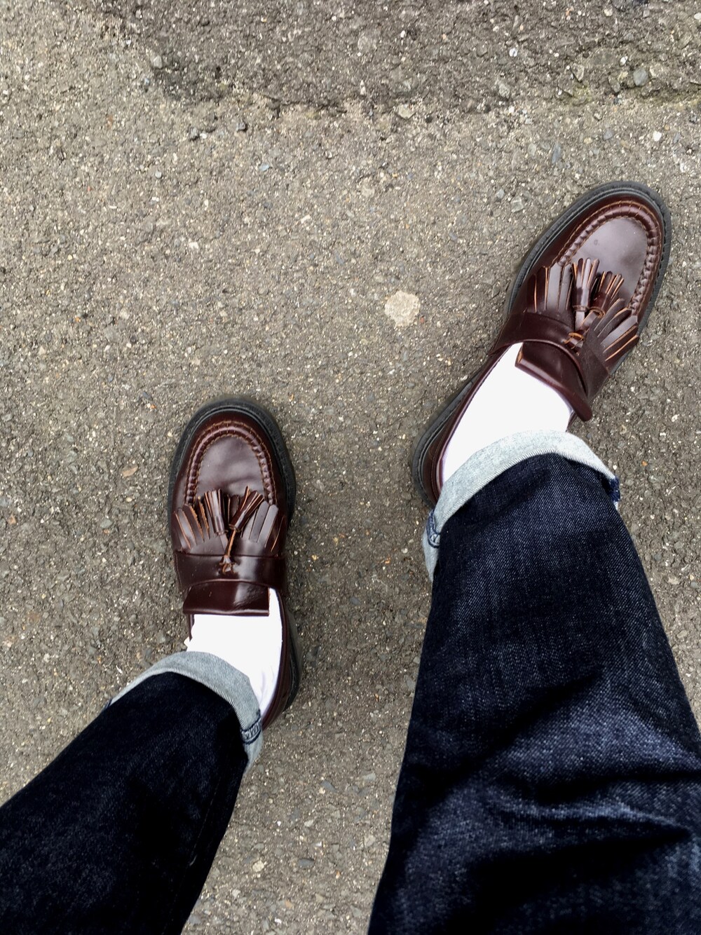 「Loake」｜「Loakeのアイテム（ドレスシューズ、ブラウン系）」を使った、MINOさん（メンズ・165cm）の春コーディネートの1枚目の写真