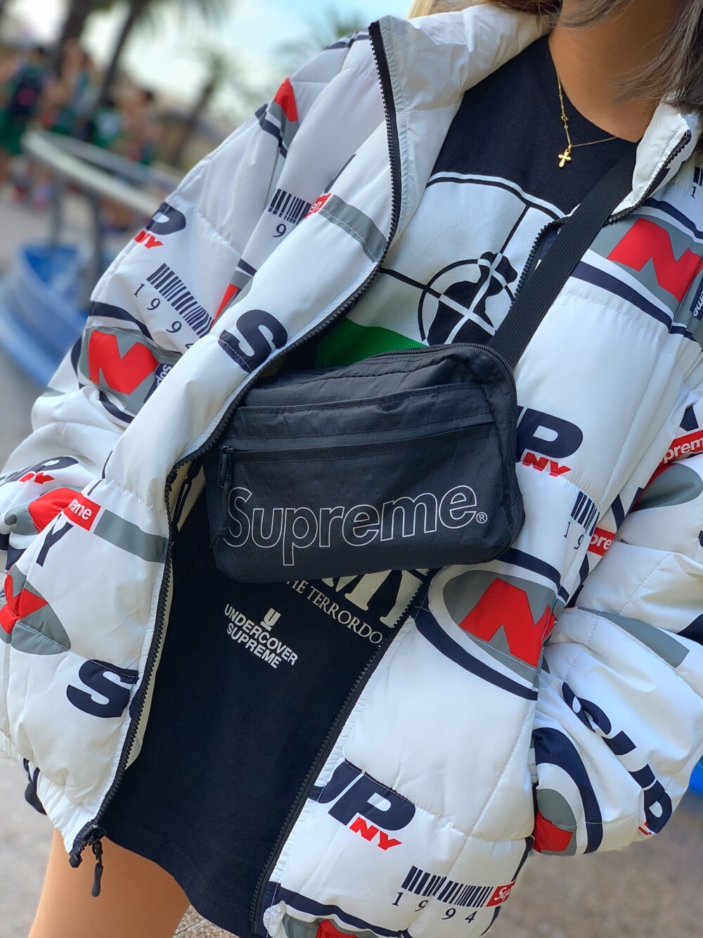 「お洒落さんとつながりたい、supreme、ユニバ」｜「Supreme のアイテム（ショルダーバッグ、ブラック系）」を使った、soraさん（レディース・157cm）の秋コーディネートの1枚目の写真