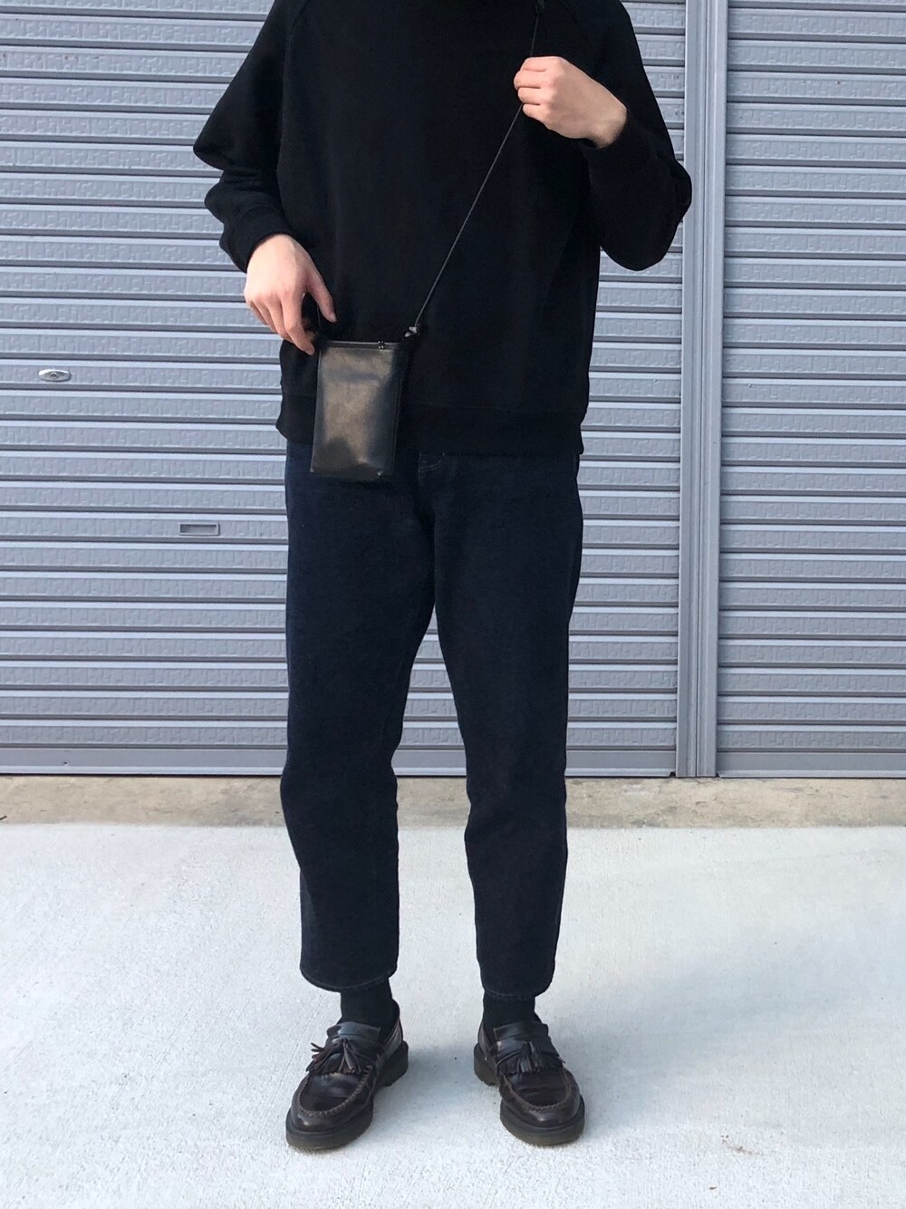 「COMOLI、NEEL、YAECA、Dr.Martens」｜「Dr. Martensのアイテム（ローファー、ブラウン系）」を使った、ryomaさん（メンズ・174cm）の冬コーディネートの1枚目の写真