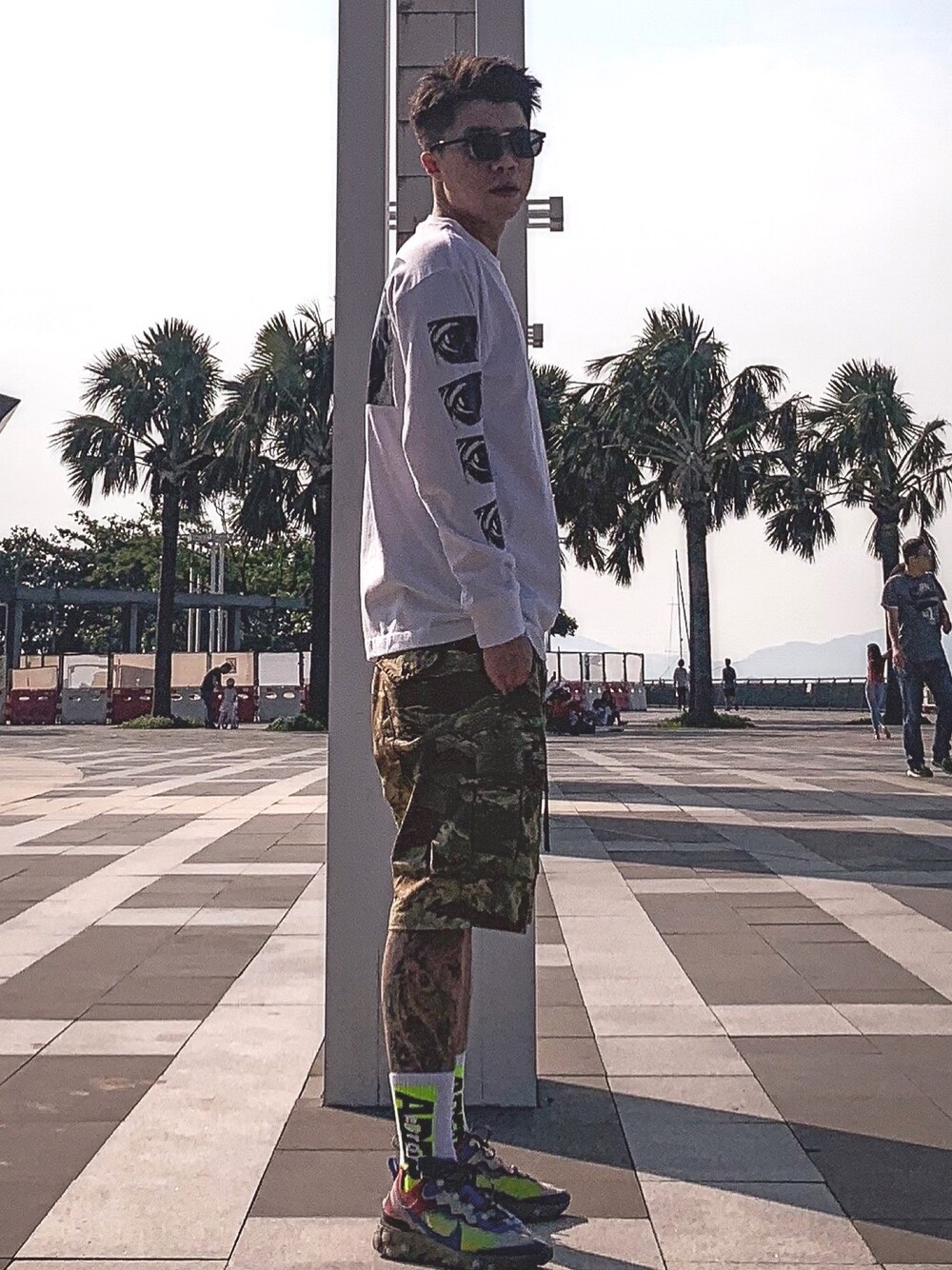 「UNDERCOVERのアイテム（Tシャツ/カットソー、ホワイト系）」を使った、Cto鬼さん（メンズ・168cm）の冬コーディネートの1枚目の写真