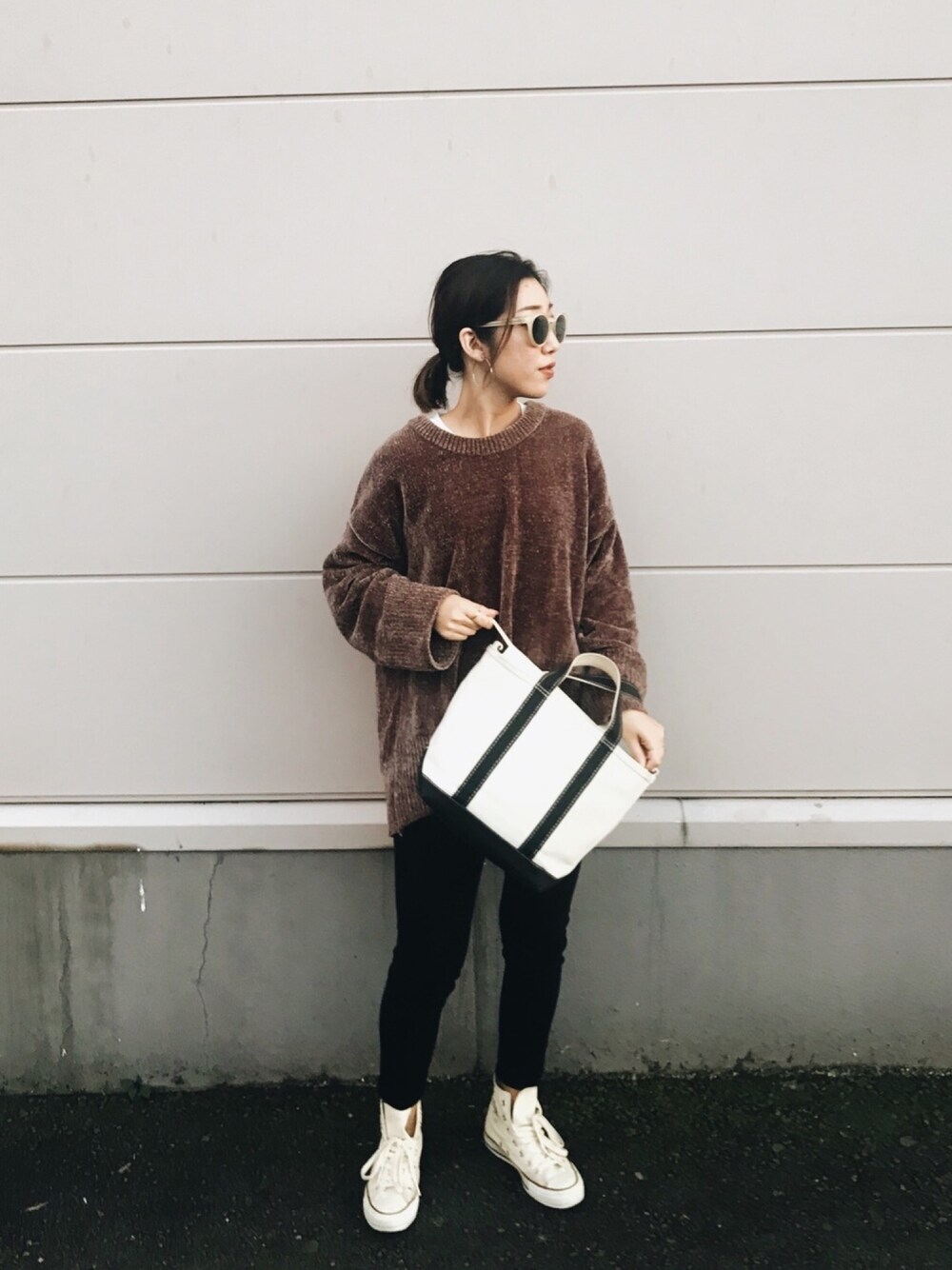 「ザラ、ザラジョ、ZARA、シンプルコーデ、カジュアル、カジュアルコーデ、コンバース オールスター、シンプルおしゃれが好き、トートバッグ、エルエルビーン」｜「ZARAのアイテム（ニット/セーター、ブラウン系）」を使った、yamachanさん（レディース・160cm）の秋コーディネートの1枚目の写真