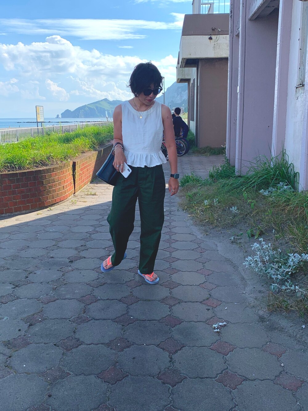 「FREAK'S STOREのアイテム（カーゴパンツ、グリーン系）」を使った、Wakaさん（レディース・154cm）の夏コーディネートの1枚目の写真