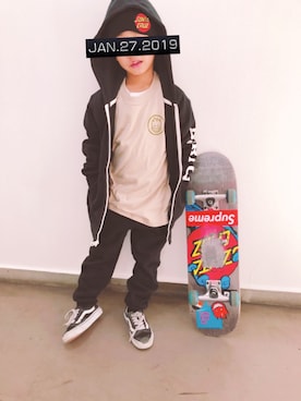 「SANTA CRUZ（サンタクルーズ）のアイテム（ニットキャップ/ビーニー）」を使った、taaさん（キッズ・120cm）の冬コーディネート