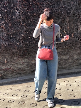 「UNIQLO（ユニクロ）のハイライズワイドストレートジーンズ（デニムパンツ）」を使った、はるなさん（レディース・168cm）の冬コーディネート