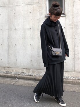 パーカーを使った プリーツスカート 黒 の人気ファッションコーディネート Wear