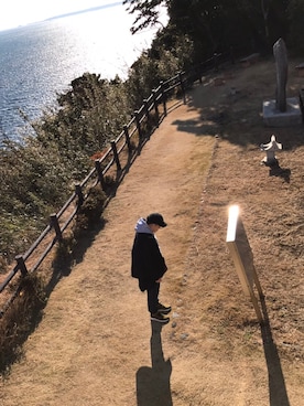 「うみ」｜「アイテム（チェスターコート）」を使った、fujimura  ニコさん（メンズ・177cm）の冬コーディネート