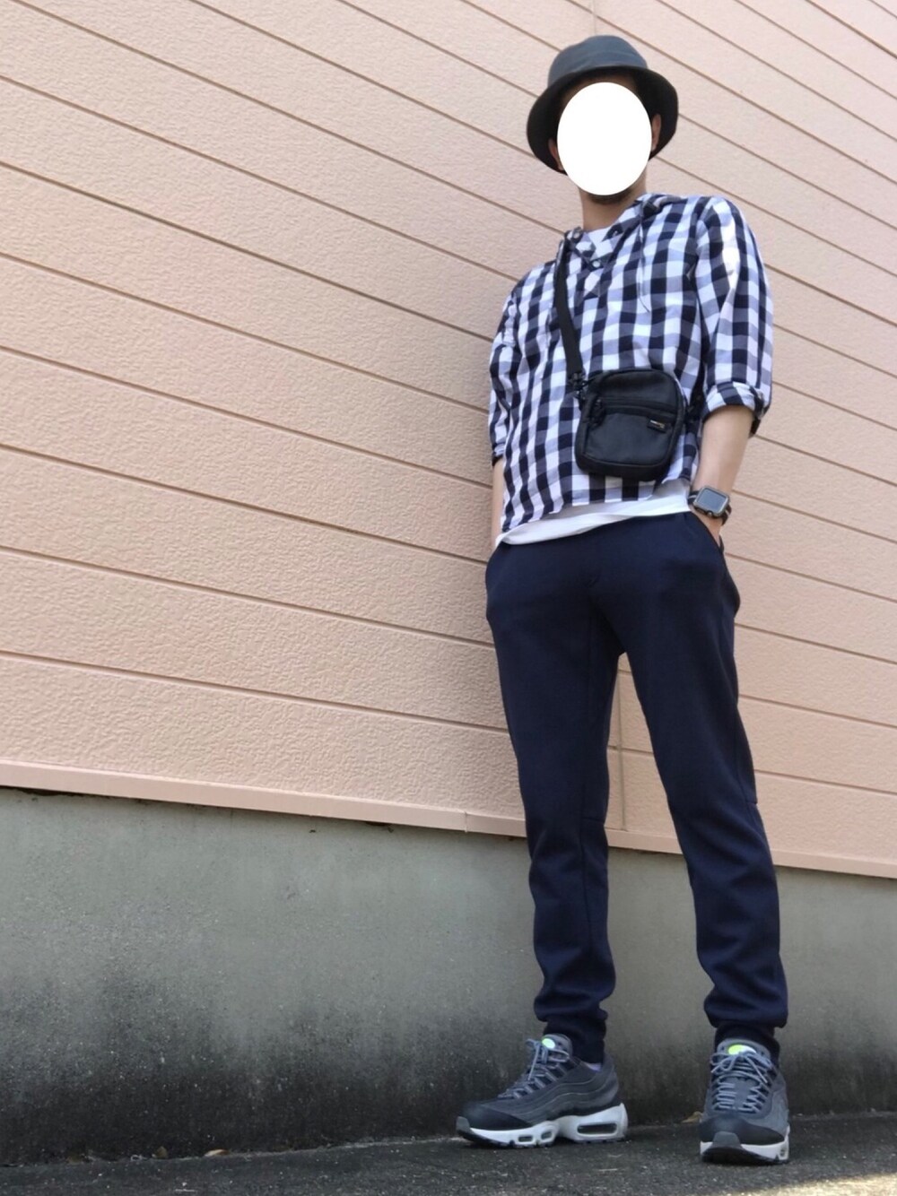 「春、カジュアル、スニーカー、UNIQLO、スウェットパンツ、30代、おじさん、おしゃれさんと繋がりたい、大人カジュアル、オトナカジュアル」｜「B:MING by BEAMSのビーミング by ビームス / ブリザテック ハット（ハット、グレー系）」を使った、sasaさん（メンズ・176cm）の春コーディネートの1枚目の写真