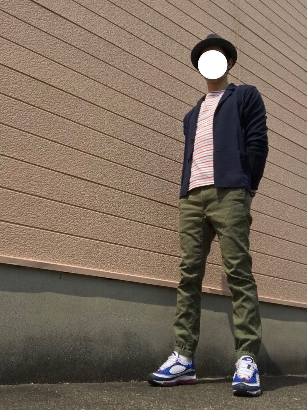 「シンプルコーデ、春、おじさん、30代、ビームス、ナノユニバース、スニーカー、おしゃれさんと繋がりたい、大人カジュアル、オトナカジュアル」｜「GLOBAL WORKの【快適機能付き】サーモハット/741703（ハット、ブルー系）」を使った、sasaさん（メンズ・176cm）の春コーディネートの1枚目の写真