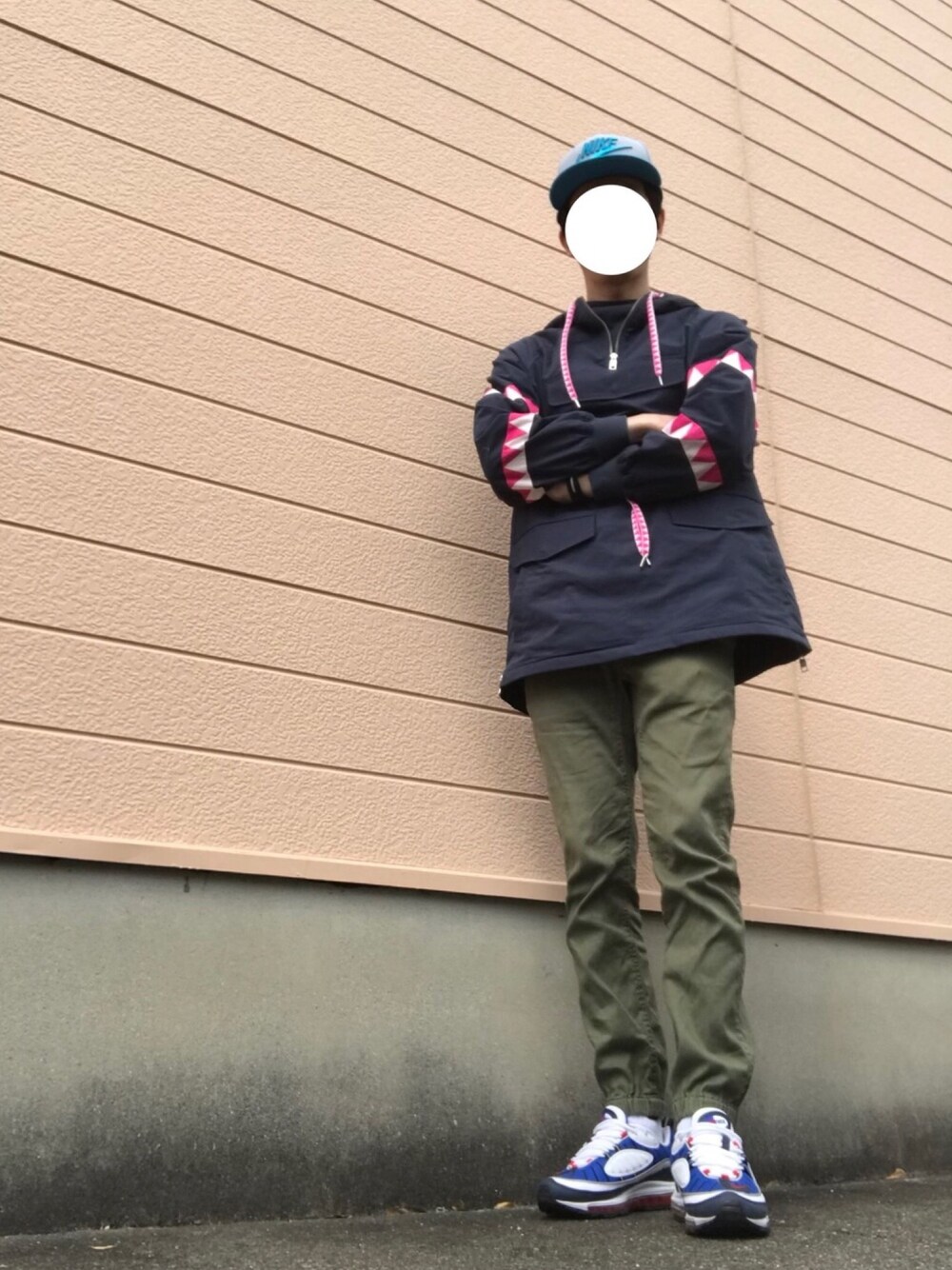 「おしゃれさんと繋がりたい、30代、アノラックパーカー、キムジョーンズ、キャップ、スニーカー、GU、大人カジュアル、オトナカジュアル、春コーデ」｜「NIKEのアイテム（キャップ、ブルー系）」を使った、sasaさん（メンズ・176cm）の春コーディネートの1枚目の写真