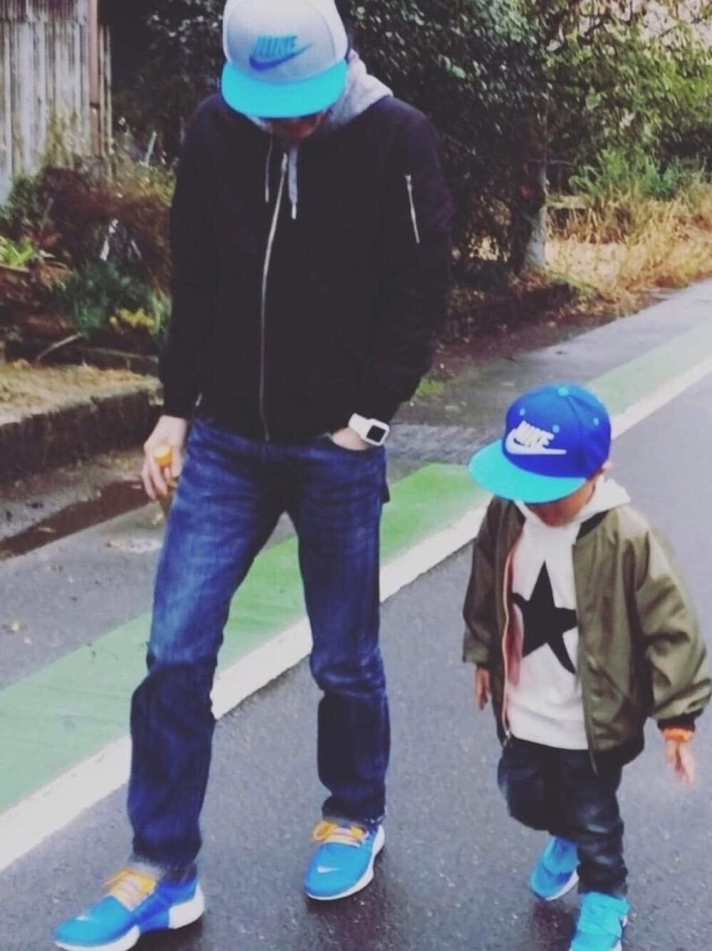 「親子コーデ、ナイキ、リンクコーデ、おしゃれさんと繋がりたい、キャップ、キッズコーデ、MA-1、スニーカー」｜「NIKEのアイテム（キャップ、ブルー系）」を使った、sasaさん（メンズ・176cm）の冬コーディネートの1枚目の写真