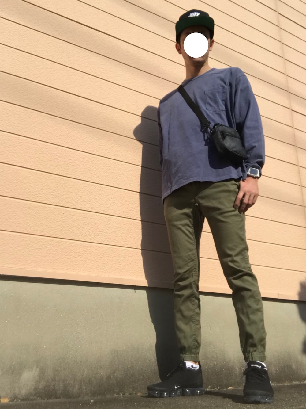 「ゆるコーデ、NIKE、ジョガーパンツ、スニーカー、キャップ、ヴェイパーマックス」｜「NIKEの【NIKE】ナイキ フューチュラ プロ CAP（キャップ、ブラック系）」を使った、sasaさん（メンズ・176cm）の春コーディネートの1枚目の写真