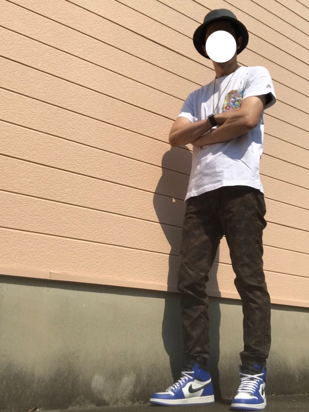 「NIKE、スニーカー、ドラえもん、白Tシャツ、迷彩、夏コーデ、オトナカジュアル、おしゃれさんと繋がりたい、おじさん、夏セールで買いました」｜「B:MING by BEAMSのビーミング by ビームス / ブリザテック ハット（ハット、グレー系）」を使った、sasaさん（メンズ・176cm）の夏コーディネートの1枚目の写真