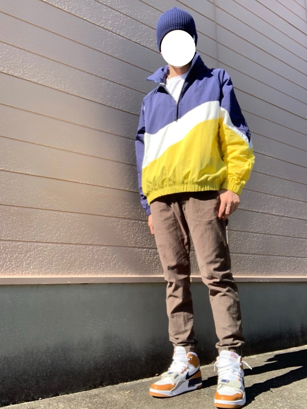 「アノラックパーカー、NIKE、ストリート服が好き、お洒落さんとつながりたい、秋のコーデ、オーバーサイズ、スニーカー、ニット帽、アノラック、アノラックジャケット」｜「BEAMSのBEAMS / ルーズ dralon ビーニー（ニットキャップ/ビーニー、ブルー系）」を使った、sasaさん（メンズ・176cm）の秋コーディネートの1枚目の写真