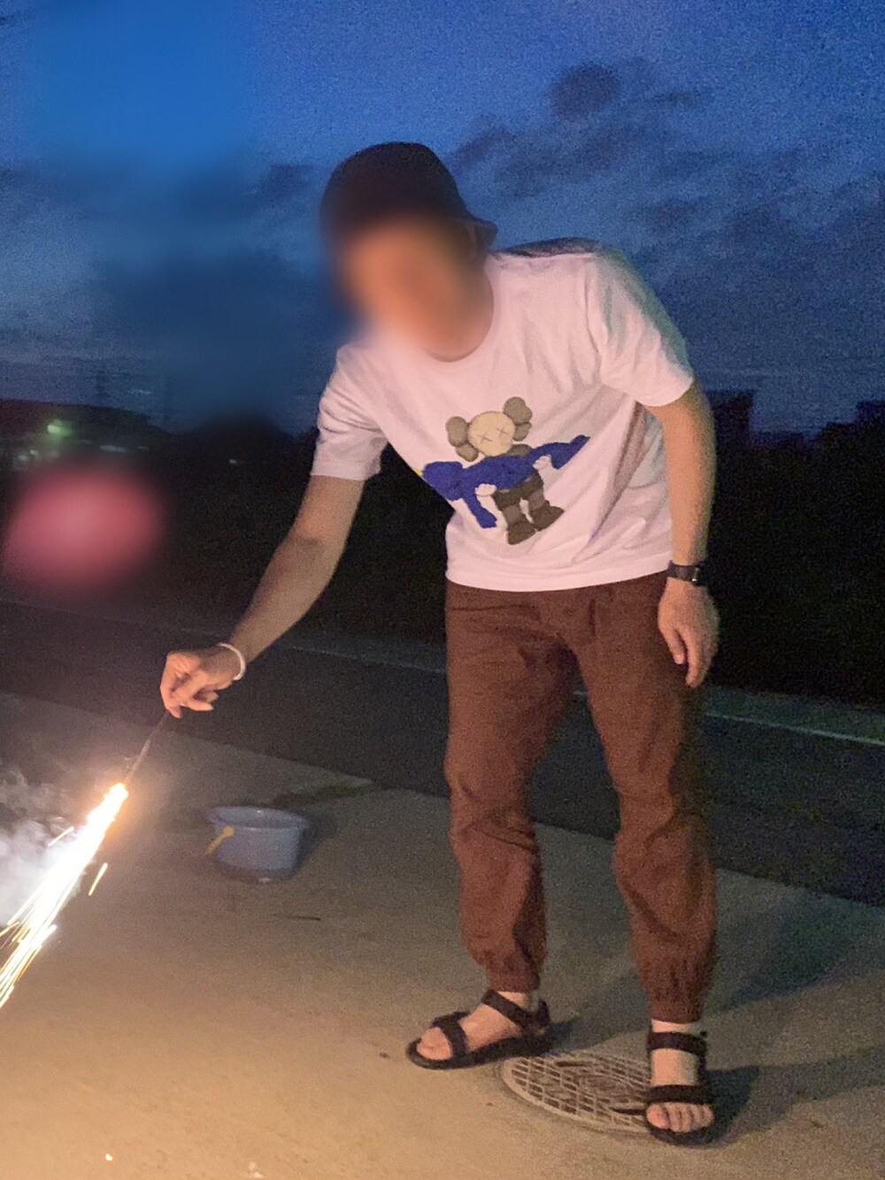 「夏だ！Tシャツ着よう！、ゆるコーデ、夏、Tシャツ、ユニクロ、サンダル、リネン」｜「NANO universeの【ＷＥＢ限定】　ＤＥＮＩＭ　ＨＡＴ（ハット、ブルー系）」を使った、sasaさん（メンズ・175cm）の夏コーディネートの1枚目の写真