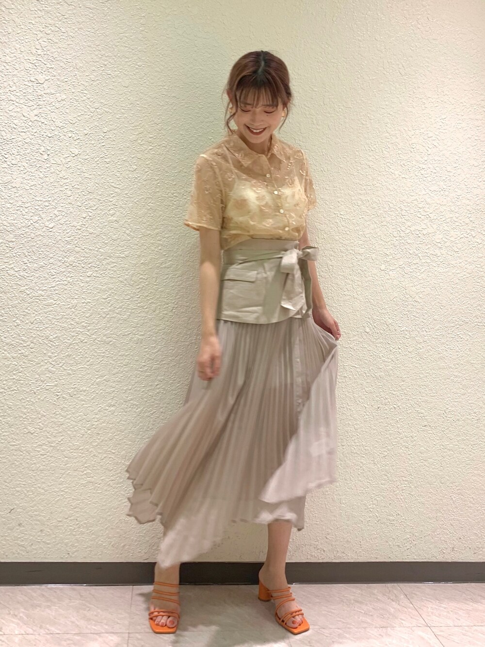 「夏コーデ、休日スタイル、大人コーデ、新作、Lilybrown、着回しコーデ、カジュアル、ハイウエスト、リリーブラウン」｜「LILY BROWNのオリエンタル刺繍ブラウス（シャツ/ブラウス、ベージュ系）」を使った、Yr.さん（レディース・167cm）の夏コーディネートの1枚目の写真