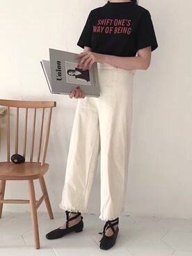 「原创のアイテム（チノパンツ、ベージュ系）」を使った、臧臧臧臧啾さんの春コーディネート