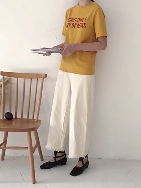 「原创のアイテム（Tシャツ/カットソー、イエロー系）」を使った、臧臧臧臧啾さんの春コーディネート