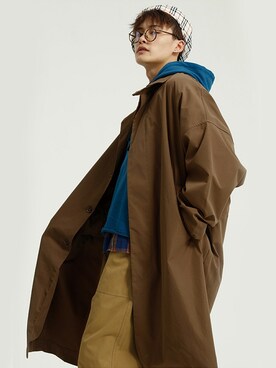 「HOOK（フック）のアイテム（ステンカラーコート）」を使った、-HOOK- officialさん（メンズ・178cm）の冬コーディネート