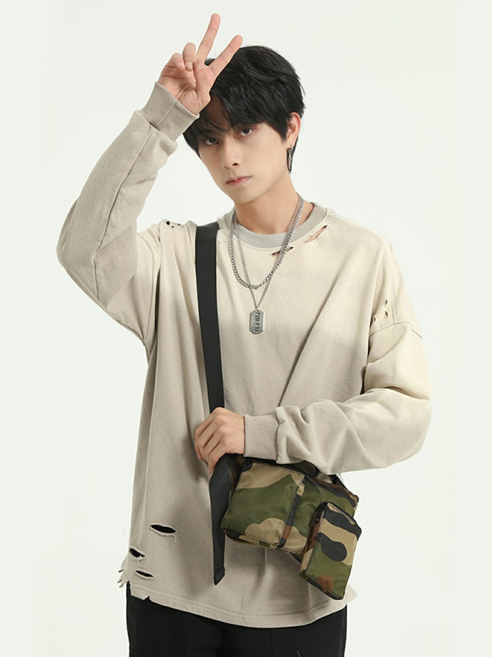 「スウェット、グラデーション、ストリート、トレーナー、street、ストリートMIX、ストリートコーデ、韓国ファッション、streetstyle、おしゃれさんと繋がりたい」｜「HOOKの【HOOK】グラデーション ダメージ加工入り　スウェットプルオーバー（スウェット、ベージュ系）」を使った、-HOOK- officialさん（メンズ・178cm）の冬コーディネートの1枚目の写真