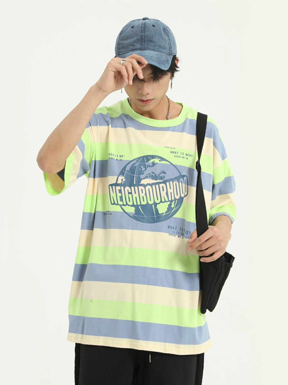「ボーダー、Tシャツ、ストリート、ミントグリーン、street、ユニセックス、春夏コーデ、半袖シャツ、streetfashion、streetstyle」｜「HOOKの【HOOK】【2020春夏先行予約】前プリント　ボーダー柄　半袖オーバーサイズシャツ（Tシャツ/カットソー、グリーン系）」を使った、-HOOK- officialさん（メンズ・178cm）の冬コーディネートの1枚目の写真