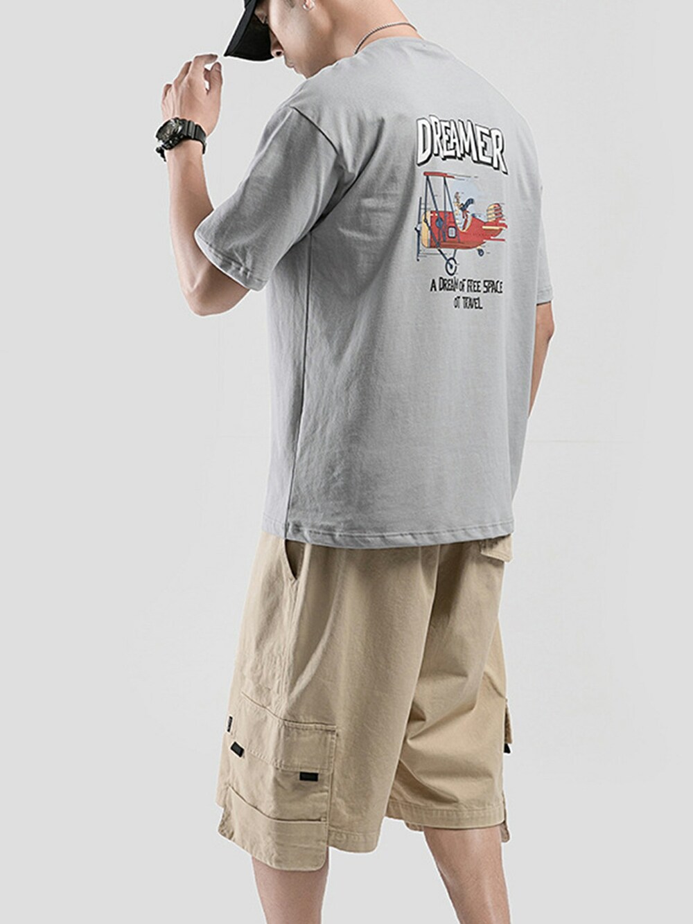 「ビッグシルエット、Tシャツ、ストリート、street、プリントT、夏コーデ、ストリートMIX、ビッグT、ストリートコーデ、streetstyle」｜「HOOKの【HOOK】【2020SS新作先行予約】数量限定！ユニセックス・ストリート/オリジナルプリント【dreamer】　アンティークヘリコプター柄ビックTシャツ（Tシャツ/カットソー、ブルー系）」を使った、-HOOK- officialさん（メンズ・183cm）の冬コーディネートの1枚目の写真
