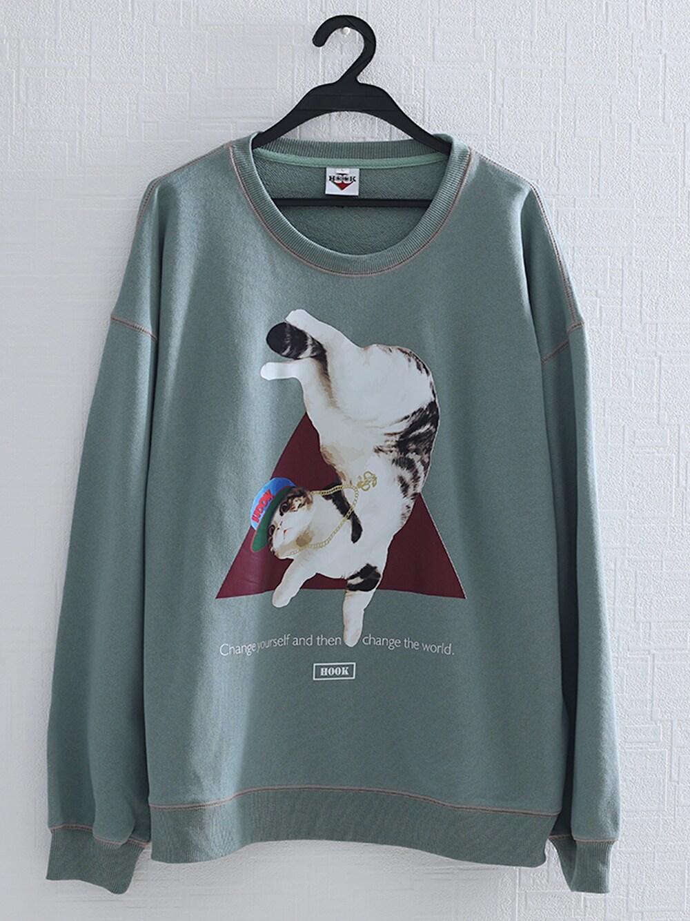 「ストリート、トレーナー、オーバーサイズ、street、個性派、ストリートMIX、streetfashion、streetstyle、秋コーデ、秋冬コーデ」｜「HOOKの【HOOK -original-】【2020新作】数量限定！ユニセックス・ストリート/激カワ　オリジナルプリント トレーナー オーバーサイズ 猫柄（スウェット、その他）」を使った、-HOOK- officialさん（レディース・168cm）の秋コーディネートの1枚目の写真