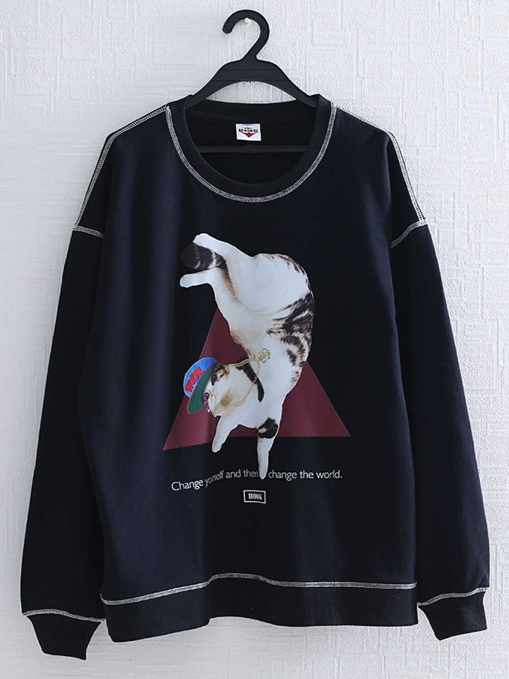 「ストリート、トレーナー、オーバーサイズ、street、ストリートMIX、秋、streetstyle、秋コーデ、秋冬コーデ、お洒落さんとつながりたい」｜「HOOKの【HOOK -original-】【2020新作】数量限定！ユニセックス・ストリート/激カワ　オリジナルプリント トレーナー オーバーサイズ 猫柄（スウェット、その他）」を使った、-HOOK- officialさん（レディース・165cm）の秋コーディネートの1枚目の写真