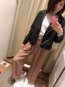 「ストライプパンツ」｜「アイテム（ライダースジャケット）」を使った、えりりさん（レディース・161cm）の春コーディネート