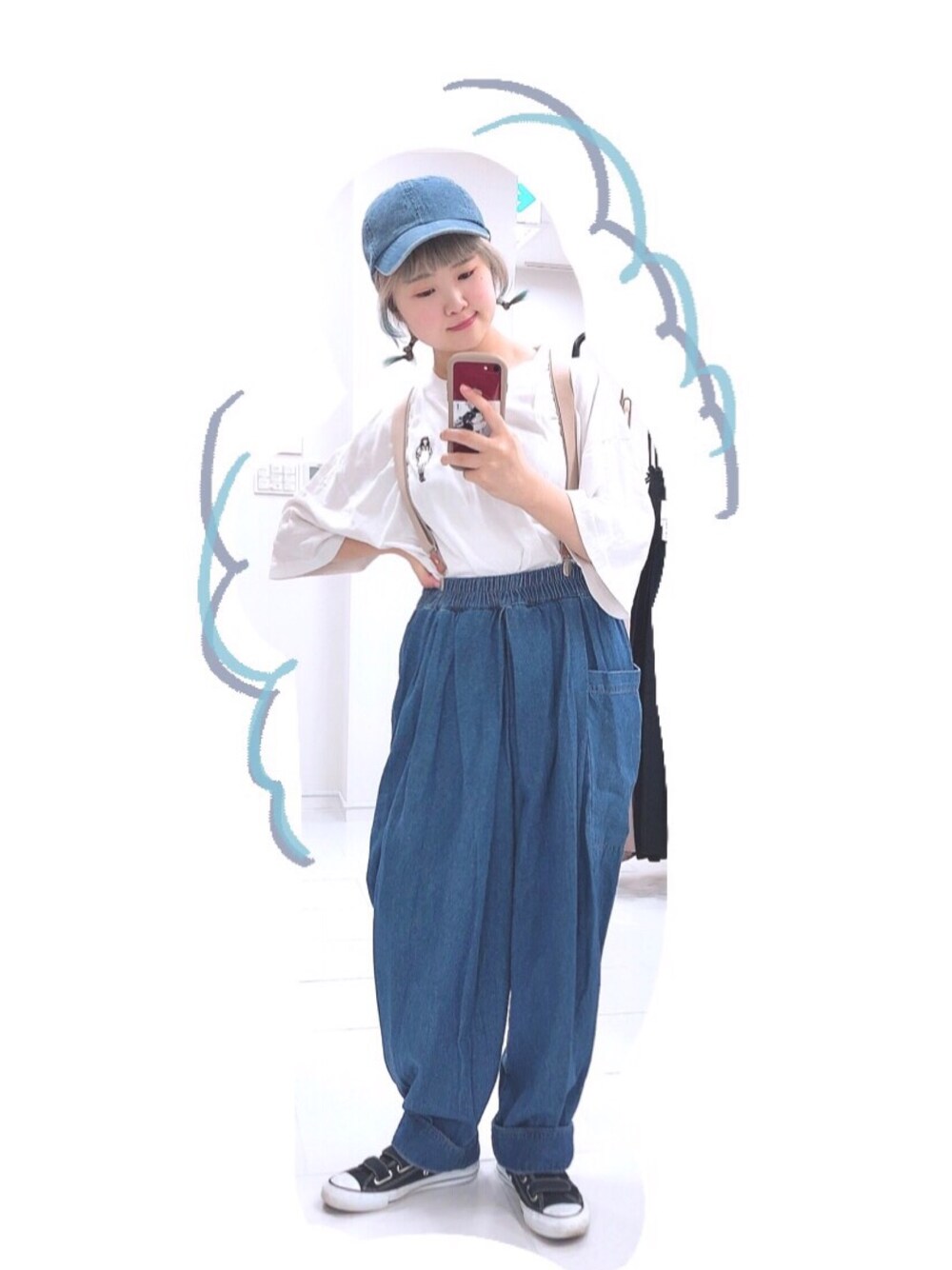 「merlot、デニム、デニムパンツ、白Tシャツ、サスペンダー、converse、キャップ、ラクチンコーデ、カジュアル、低身長」｜「MERLOTのビッグアシメポケットワイドデニムパンツ000-2527/2089（デニムパンツ、ブルー系）」を使った、なでぴさん（レディース・154cm）の秋コーディネートの1枚目の写真