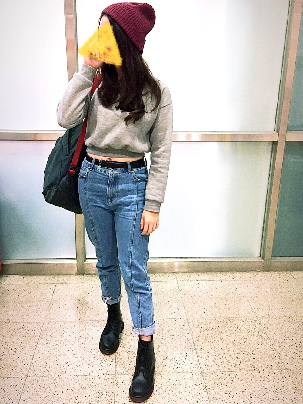 「PULL&BEARのアイテム（デニムパンツ、ブルー系）」を使った、Manningさん（レディース・157cm）の春コーディネートの1枚目の写真