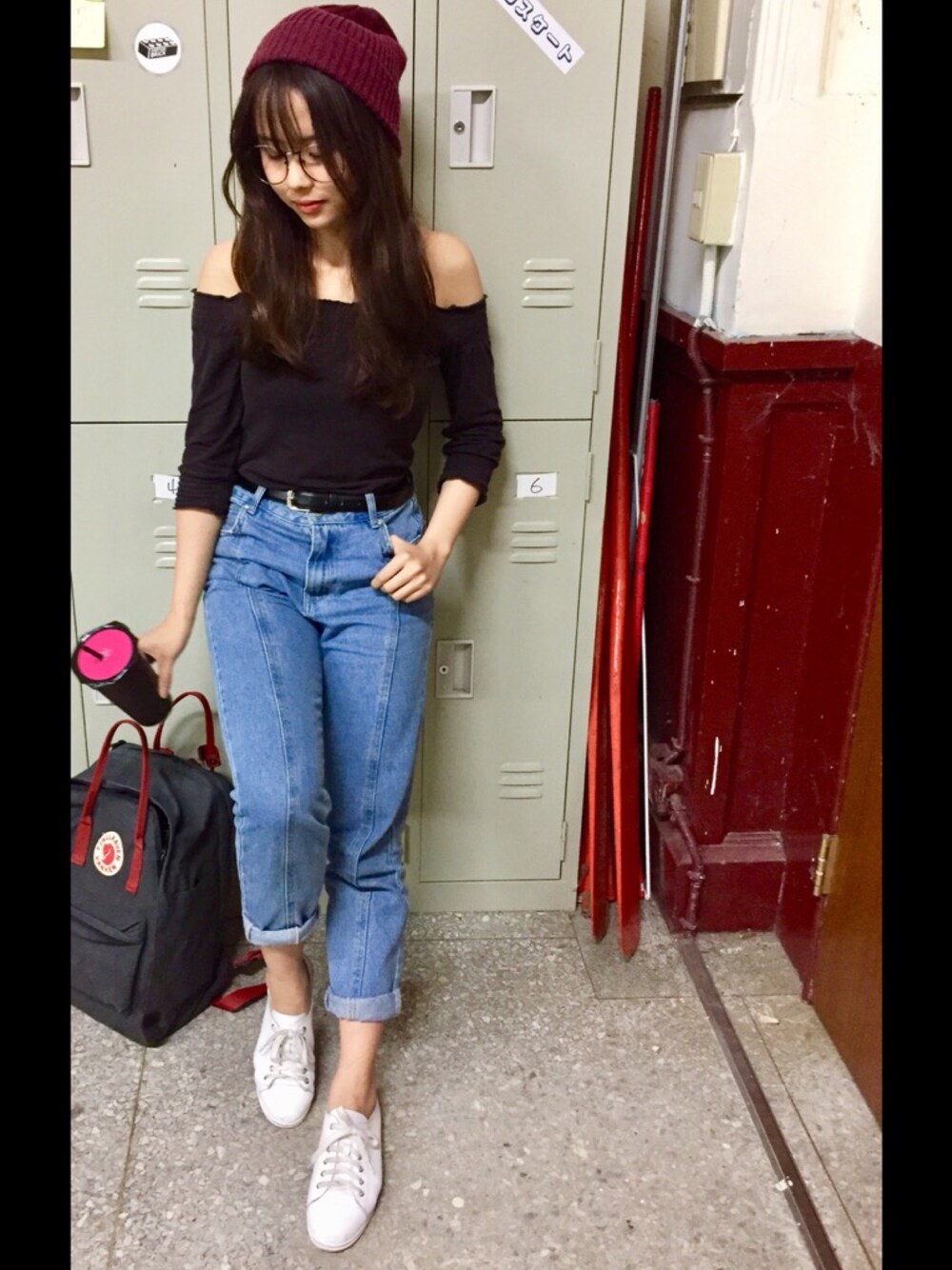 「college、school」｜「PULL&BEARのアイテム（デニムパンツ、ブルー系）」を使った、Manningさん（レディース・157cm）の春コーディネートの1枚目の写真