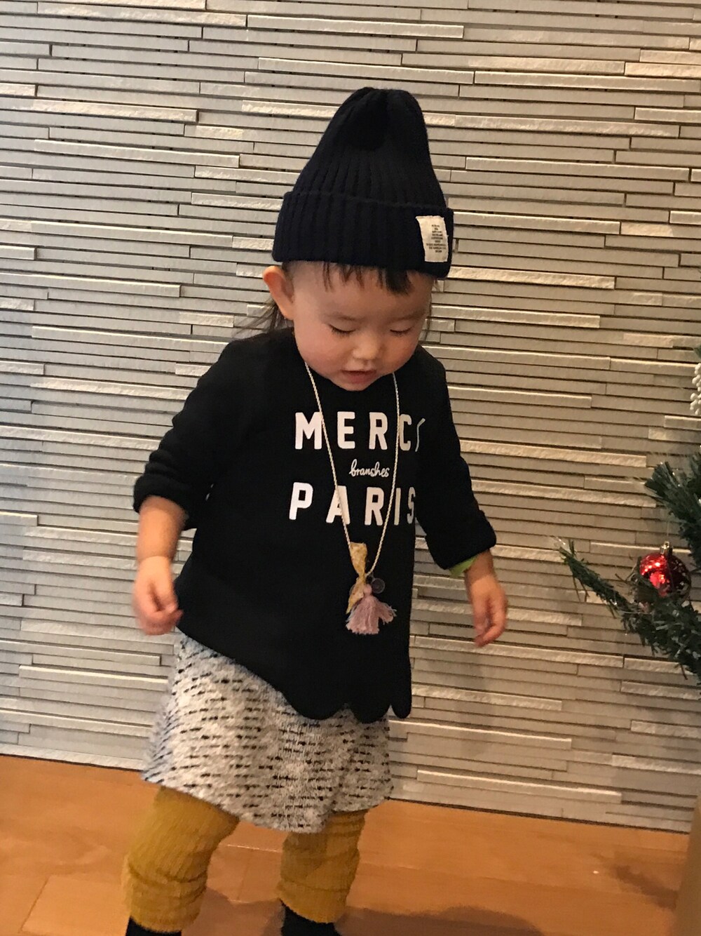 「BRANSHESの裾スカラップロゴトレーナー（スウェット、ブラック系）」を使った、AH-tan★さん（キッズ・80cm）の冬コーディネートの1枚目の写真