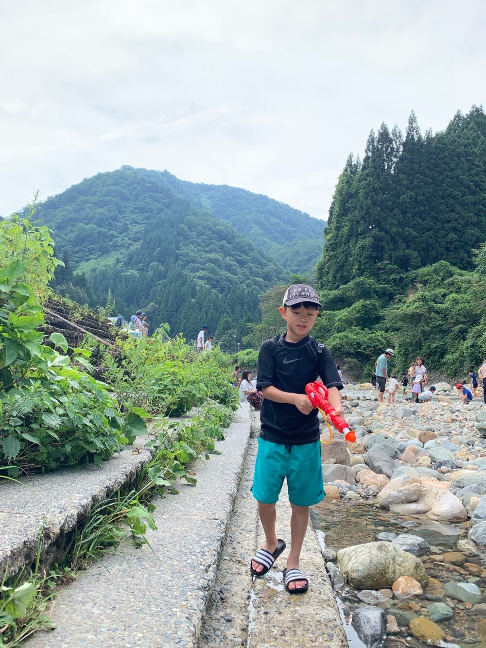 「THE NORTH FACEのTHE NORTH FACE/ザノースフェイス/water short/ベビー用水着パンツNBB42045（水着、グリーン系）」を使った、AH-tan★さん（キッズ・130cm）の秋コーディネートの1枚目の写真