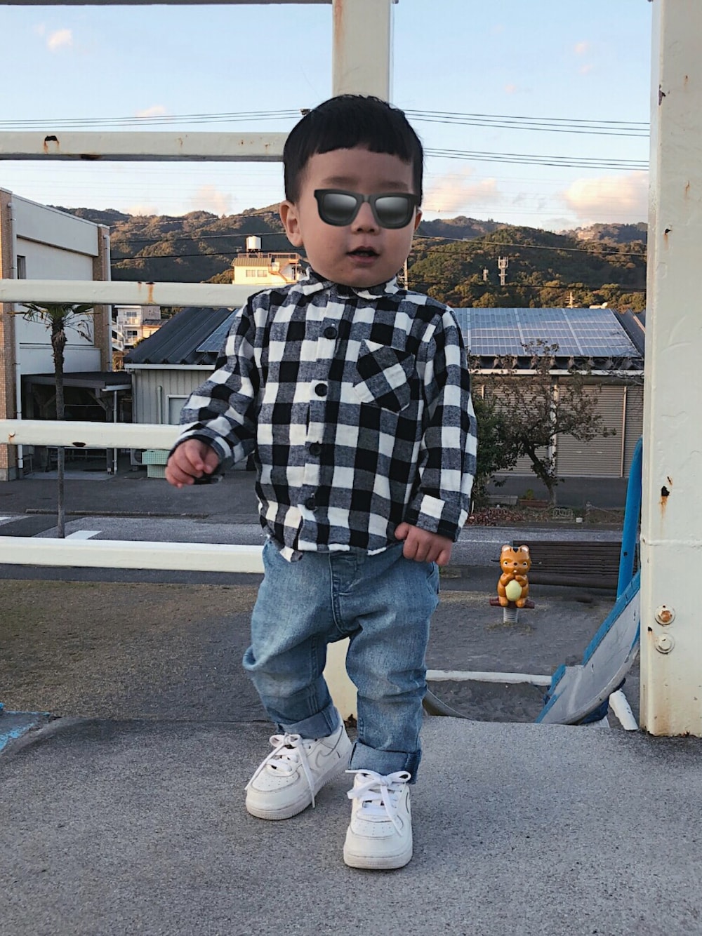 「おしゃれさんと繋がりたい、休日コーデ、冬コーデ、シンプルコーデ、むすこーで、息子コーデ、公園、ママコーデ、1歳4ヶ月」｜「CLASSICのアイテム（シャツ/ブラウス、ブラック系）」を使った、airiさん（レディース・160cm）の冬コーディネートの1枚目の写真