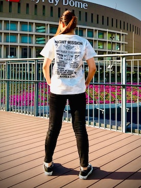 「AVIREX（アヴィレックス）のエンブロイダリー ティーシャツ 刺繍/ EMBROIDERED T-SHIRT（Tシャツ/カットソー）」を使った、原田 舞麗さん（レディース・160cm）の春コーディネート